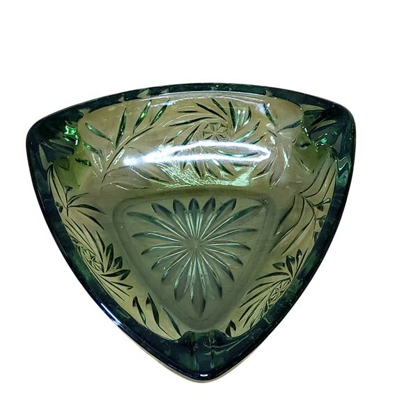 Vintage Hazel Atlas Green Glass Pinwheel Triangle Ashtray 7" - Picture 2 of 8